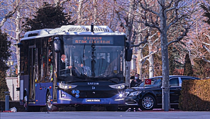 Eerste Turkse autonome elektrische bus is getest door President Erdogan
