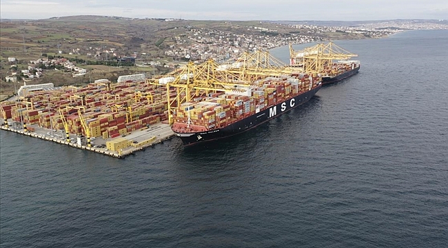 Grootste containerschip MSC Gülsün vertrokken van Turkse Asyaport naar Barcelona