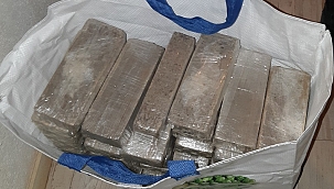 Drugs, vuurwapens en 340.000 euro cash in woning Rotterdam-Zuid