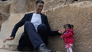 Sultan Kösen en Jyoti Amge: Een Bijzondere Ontmoeting in Los Angeles