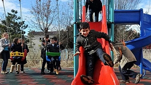 Bijna Een Kwart van Turkije's Bevolking Bestaat Uit Kinderen