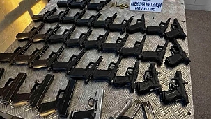 Nederlandse Auto Met 35 Vuurwapens Onderschept aan de Turks-Bulgaarse Grens