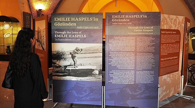 Een Historische Blik op de Frigische Bergen: De Lens van Emilie Haspels (1937–1958)