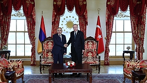 Historisch moment: Erdogan ontvangt Armeense premier Paşinyan in Istanbul