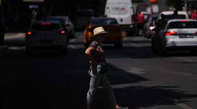 Hittegolf in Turkije: Temperaturen Stijgen Tot Boven de 45°C in 22 Provincies