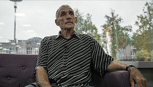 Een Vader Begraaft Zijn Zoon: Dertig Jaar Na de Genocide van Srebrenica