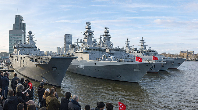 Turkse marineschepen trekken massaal publiek in Rotterdam